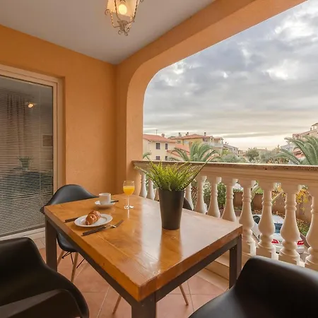 Canaria Apartment *
